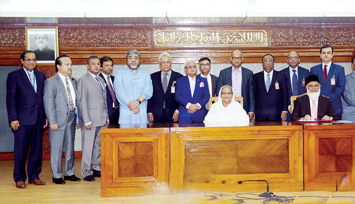 EBL donates BDT 5 Crore for Rohingya refugees to the 'Prime Ministers' Relief and
    Welfare Fund.’ EBL Chairman M. Ghaziul Haque was present at the occasion